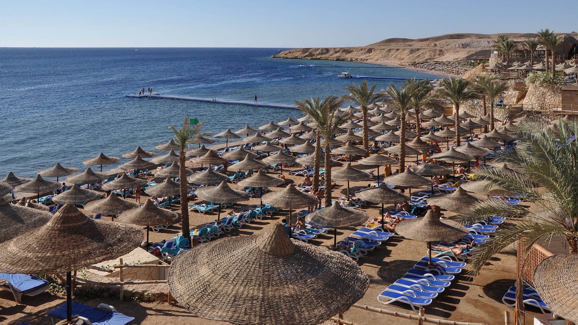 Plaża i turkusowe Morze Czerwone w Sharm el-Sheikh