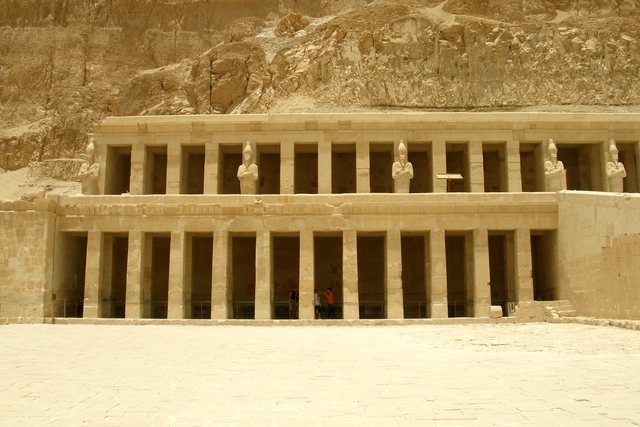 Tarasowa świątynia Hatszepsut w Deir el-Bahari